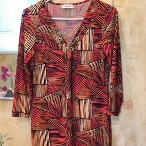 CALVIN KLEIN dress size 8 long sleeve with chain beautiful pattern like new.